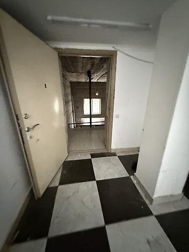 сдаю в джале: Сдается в аренду просторное нежилое помещение в одном уровне — 5