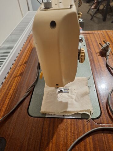 Industrijske šivaće mašine: Mašina za šivenje Bagat Slavica, u ispravnom stanju na lalafo.rs — 3 Industrijske šivaće mašine: Mašina za šivenje Bagat Slavica, u ispravnom stanju — 3