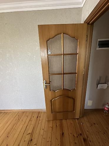 taxda qapi: Taxta otaq qapısı – şüşəli modellə - Material: təbii ağac (açıq qoz — 3