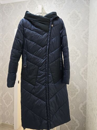 женские пиджаки жакеты: Пуховик, Длинная модель, С капюшоном, S