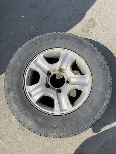 6 139: Литые диски Toyota Japan с установленной зимними шинами в отличном — 1
