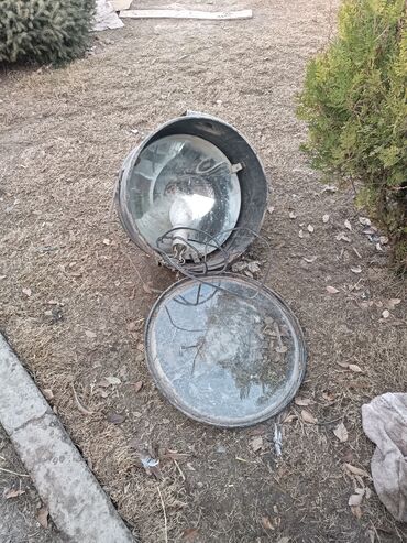 Видеокамеры: Продаю прожектор советский очень далеко светит примерно 150-200 метров — 8