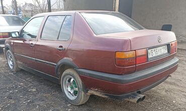 Volkswagen: Volkswagen Vento: 1993 г., 1.8 л, Механика, Бензин, Седан