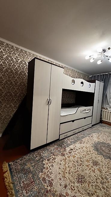 Двухъярусная детская кровать, Б/у, ЛДСП, цвет - Коричневый