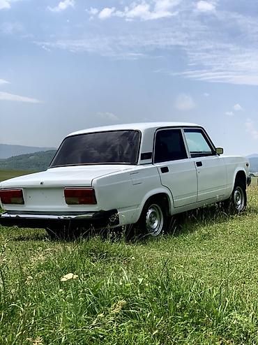 kohnə maşın bazarı: VAZ 2107, ağ rəng, 4 qapılı sedan. Maşın otur sür maşındı 2006 1.7 — 7