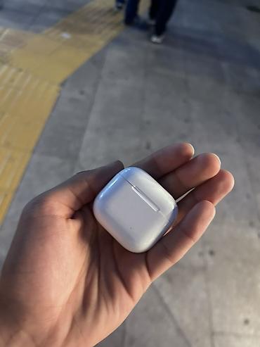 Airpods 4 anc model qab korranib bir az galan her shey problemsiz lalafo.az -da Airpods 4 anc model qab korranib bir az galan her shey problemsiz