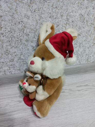 Oyuncaqlar: Dinozavr ~35 sm Ördək ~25 sm Tovuz quşu ~ 20sm Tutuquşu ~ 20 sm — 7