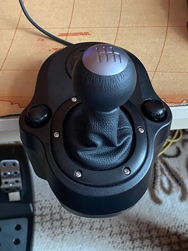 planşet klaviatura: Logitech g920 Her bir funksiyasi işlek vezziyetdedir Qiymet