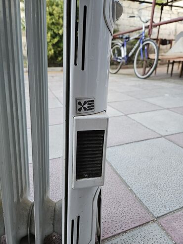 газовый уличный обогреватель: Radiator yagla işləyir kaıarifiıidə var əla vəziyyətdə təkərinin biri
