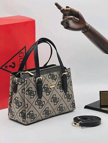 Torbe: GUESS torba – model sa monogram printom - Dizajn: klasična trapez — 1