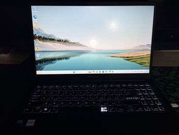 netbook ucuz: ASUS VIVOBOOK 15 (X1504VAP) İşlək vəziyyətdə. Sağ altda bir düymə