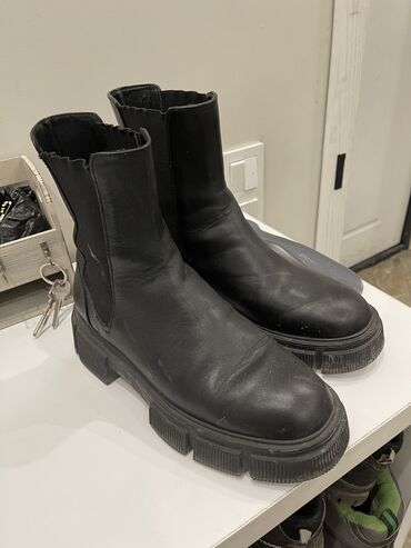 обувь zara: Ботинки и ботильоны 38, цвет - Черный