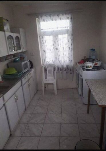 Информатика: Поселок Сабунчи 3 комнаты, 100 м², Средний ремонт