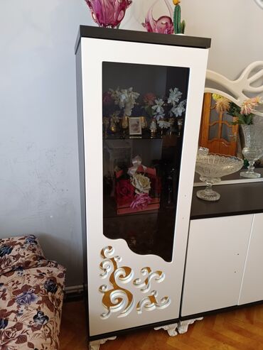 qarin ve bel piylerini eritmek: Şüşəli dolab vitrini