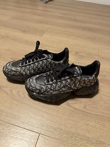 тонал: Кроссовки Jimmy Choo с фирменным монограммным принтом.куплены в Дубай — 3