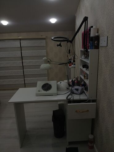 tap az salon mebelleri: İşlənmiş, Manikür üçün masa, Güzgüsüz