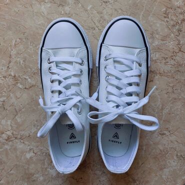 ������������: Πωλούνται unisex λευκά παπούτσια firefly.
Έχουν φορεθεί μόνο μία φορά