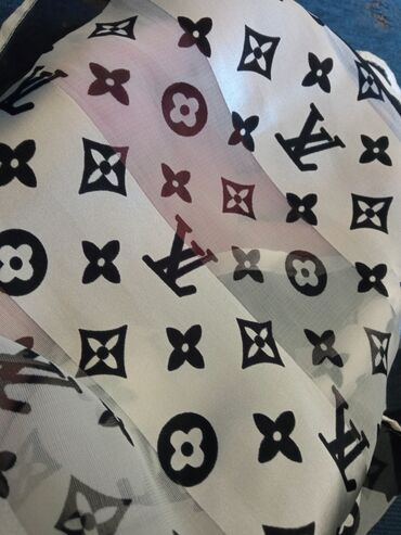 esarpe i marame: Ekskluzivna Luj Viton svilena marama sa prepoznatljivim dizajnerskim