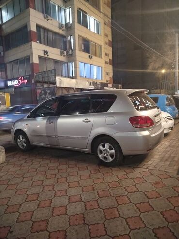 Toyota: Toyota Ipsum: 2001 г., 2.4 л, Автомат, Бензин, Минивэн