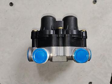клапон: Пневматический многоконтурный клапан. Корпус выполнен из металла — 1