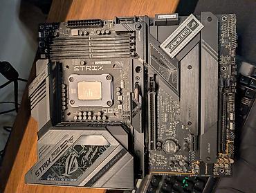 poco pad x1: Игровая материнская плата ASUS ROG Strix Z790-A Gaming WiFi (LGA1700) — 3