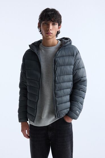 Куртки: Новая мужская куртка от Pull and Bear. Оригинал. Размер S, L Цвет