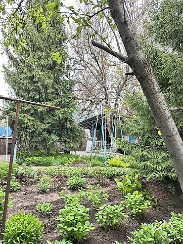 Продажа коттеджей и домов: Продается дом 100кв.м., г Кара-Балта, верхняя часть города, улица — 1