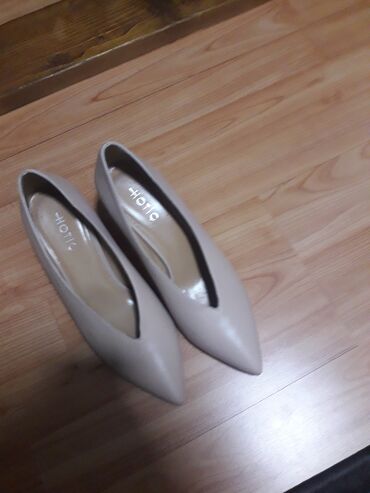 velicina 9 obuca: Pumps, 38