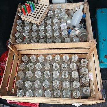 yeşikler: Məhsul: Şüşə flakonlar və laboratoriya aksesuarları dəsti Təsvir: - — 1