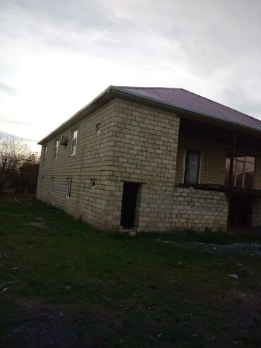 kamsamolskidə satılan həyət evləri az: 5 otaqlı, 300 kv. m, Kredit yoxdur, Orta təmir