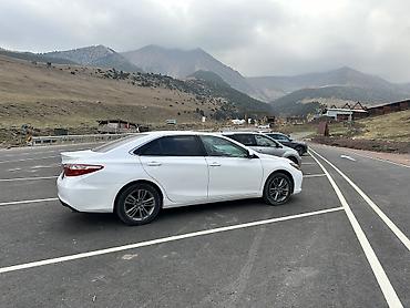 авто бизнес: Toyota Camry - Просторный 5‑местный седан с тканево‑кожаной отделкой — 3