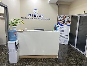 reception stolu satilir: Resepşin masası -( ölçü:hündürlüyü 1.20 -eni 200)-300azn — 2