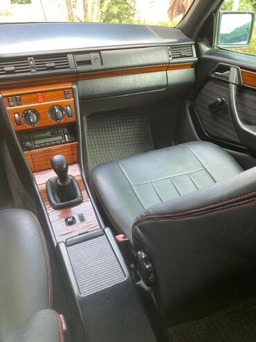 Mercedes-Benz: Mercedes-Benz 220: 1993 г., 2.2 л, Механика, Бензин, Седан — 6