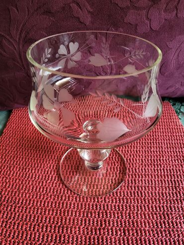 Ostalo posuđe: Casa nova velika kristalna sa gravurom,rucni rad. ceska 70te za na lalafo.rs — 8 Ostalo posuđe: Casa nova velika kristalna sa gravurom,rucni rad. ceska 70te za — 8