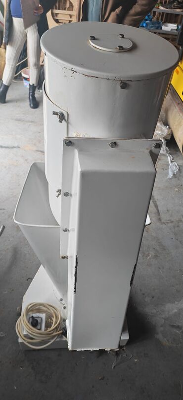 Ostali kuhinjski aparati: Rotaciono sito za brasno marke MAT-ING iz Nisa, u odlicnom stanju kao — 12