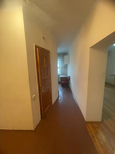 3 комнаты, 60 м², 5 мкр Индивидуалка, 5 этаж, Старый ремонт
