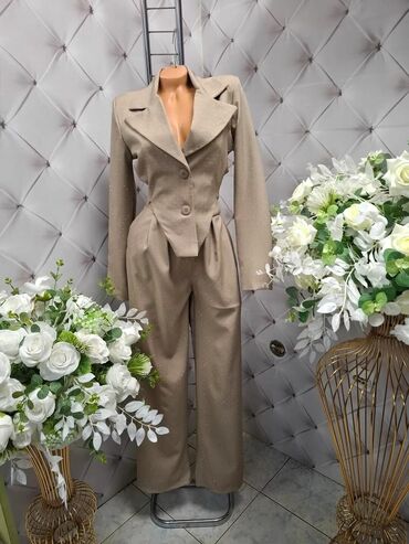 Kompleti: Damsko odelo – sako i pantalone sa sitnim tačkicama - Model: dvodelni — 4