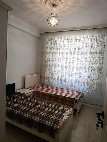 20 ci sahede evler: 3otaqlı mənzil – mətbəx-studiya və yataq otağı Xüsusiyyətlər: - Açıq — 6