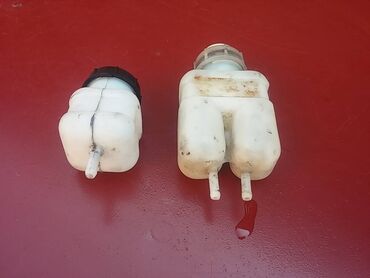 Auto delovi: Boca tečnosti kočnica, kvačila Lada 2107 Riva, Lada Niva, Lada 2104 — 5