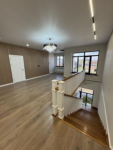 Продажа коттеджей и домов: 🏙️ Продаётся: дом (5+ комнат) — 240 м² (участок 4 сотки) 📍 Локация — 14