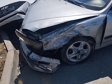 muhərrik yastığı: Hyundai Elantra, gümüşü rəng. Sedan kuzov. Texniki xüsusiyyətlər: - — 5