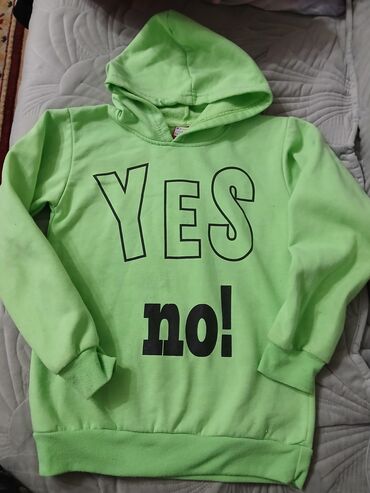 вещи для женщин: Толстовка для девочки на 7-9 лет 200 сом