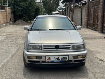 дом на кальосах: Volkswagen Vento: 1995 г., 2 л, Автомат, Бензин, Седан