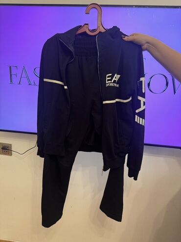 атласные сорочки ночные: 10azn bir neçe defe geyinilib Armani desti Qara rəngli idman dəsti –