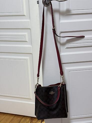 Шубы: Срочно продам шубы! 1)Цена на черную греческую цельную автоледи шубу — 13