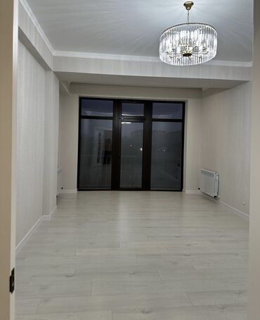 сдаю квартиру район эркиндик боконбаева: 3 бөлмө, 108 кв. м, Элитка, 5 кабат, Евроремонт