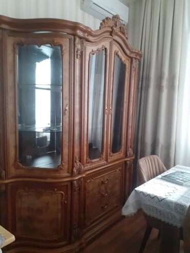 bmw 7 серия 735i mt: Şüşəli dolab vitrini