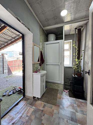 Продажа коттеджей и домов: Срочно продается дом Район рынок Дордой Участок 2.5 соток Площадь 70 — 9