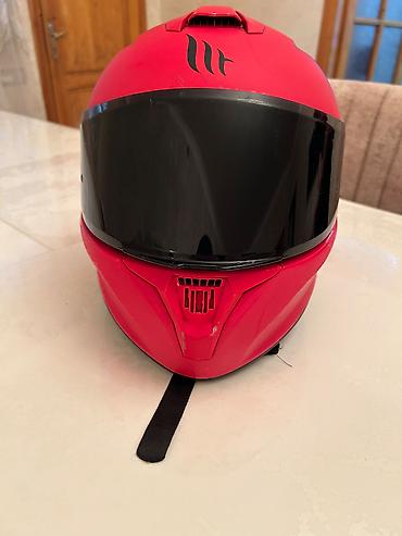 mt 82: MT helmets mat qırmızıdır vizorunda cızığ yoxdur demək olar. Üstündə — 2