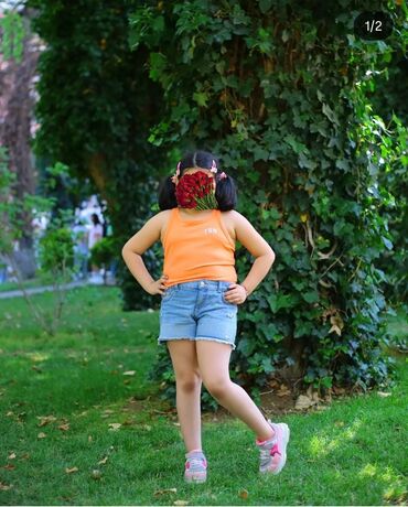 Ziyafət donları: Bu zərif qadın kokteyl donu parlaq qırmızı rəngdə və axıcı parça ilə — 14